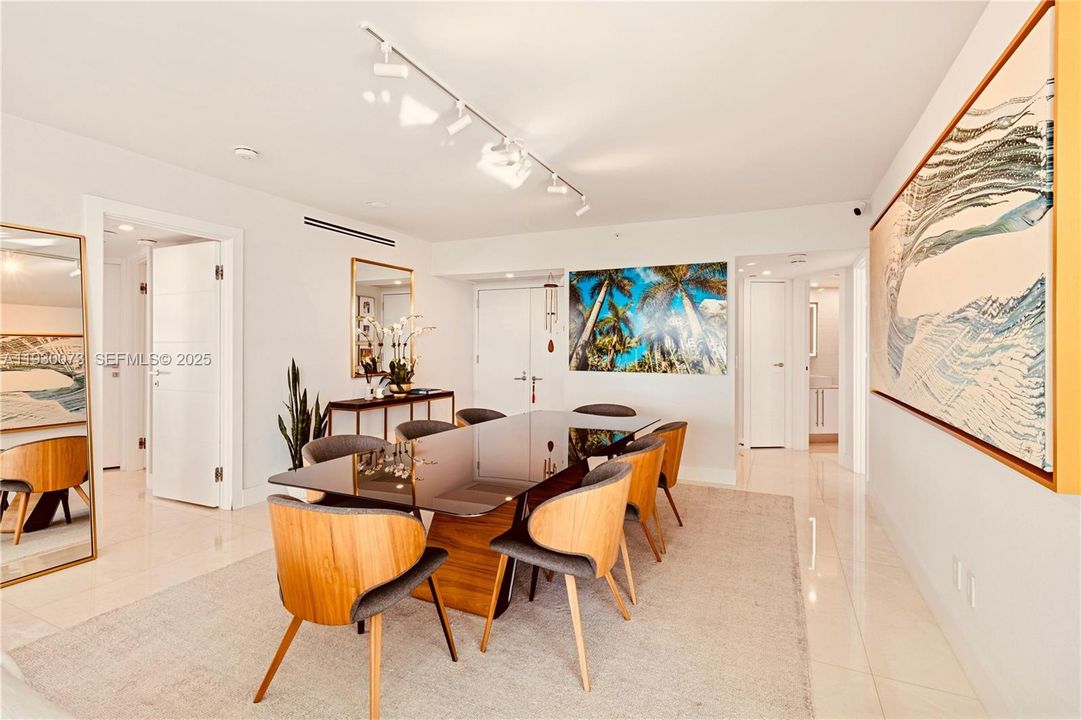 На продажу: $1,700,000 (2 спален, 2 ванн, 1700 Квадратных фут)