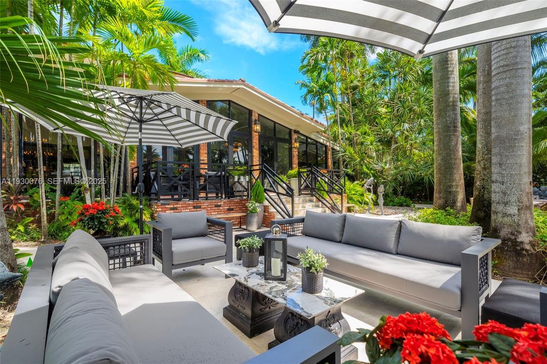 待售: $25,000,000 (6 贝兹, 6 浴室, 5562 平方英尺)