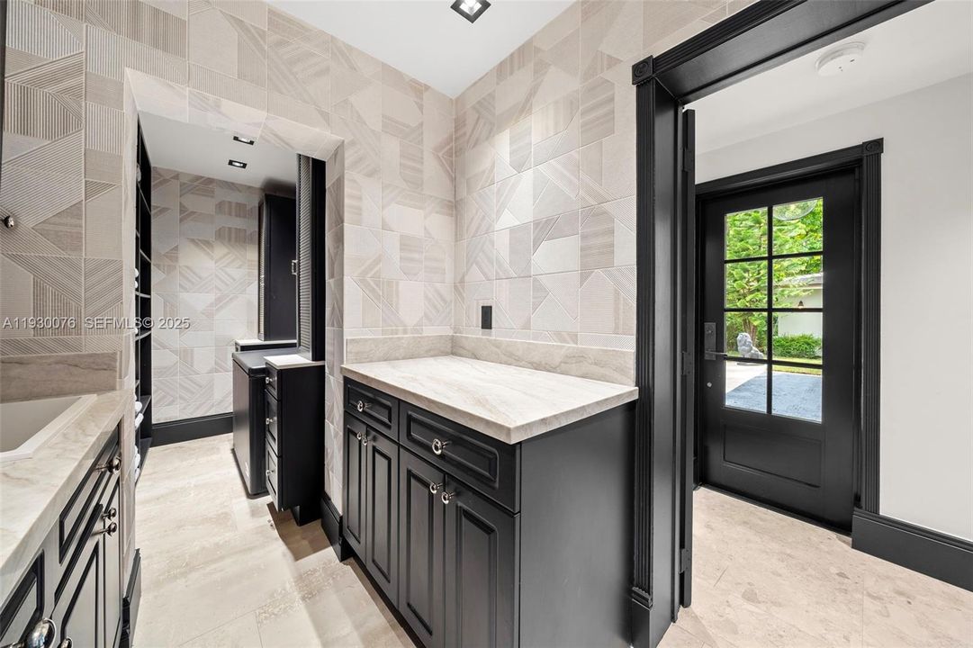 待售: $25,000,000 (6 贝兹, 6 浴室, 5562 平方英尺)