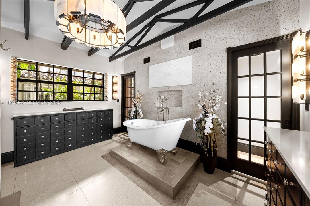 待售: $25,000,000 (6 贝兹, 6 浴室, 5562 平方英尺)