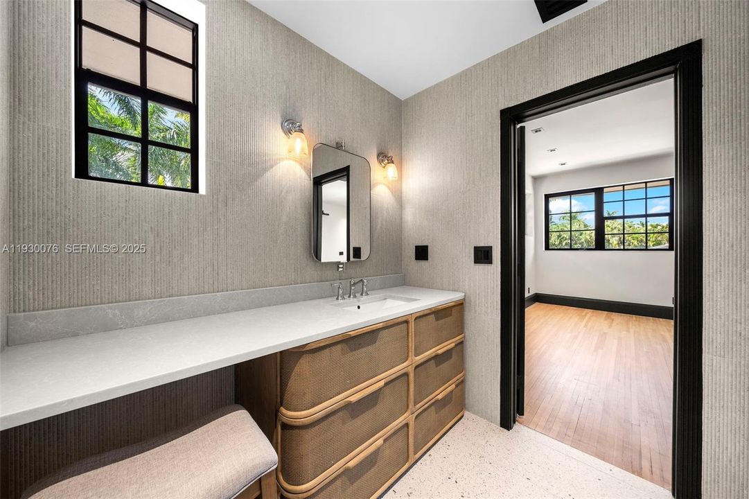 待售: $25,000,000 (6 贝兹, 6 浴室, 5562 平方英尺)