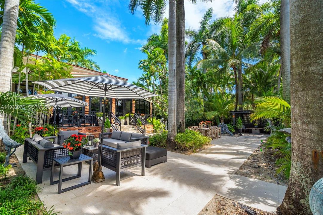 待售: $25,000,000 (6 贝兹, 6 浴室, 5562 平方英尺)