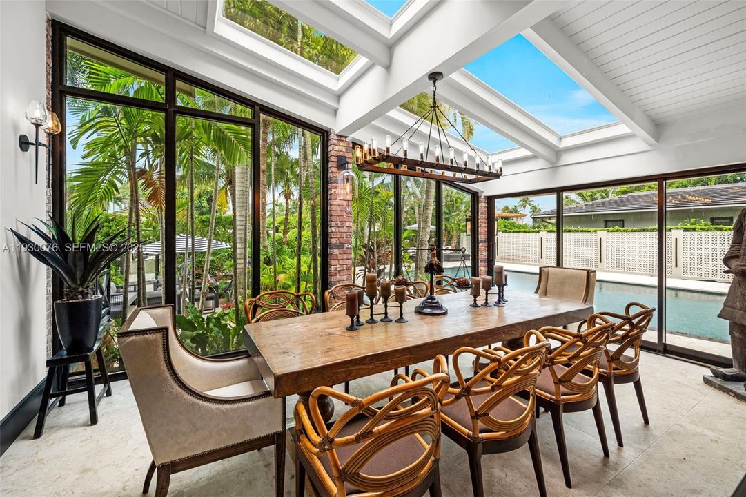 待售: $25,000,000 (6 贝兹, 6 浴室, 5562 平方英尺)