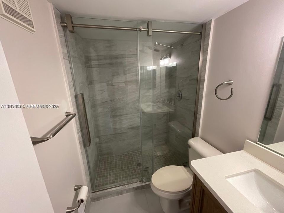 For Rent: $2,200 (2 beds, 2 baths, 1057 Square Feet)