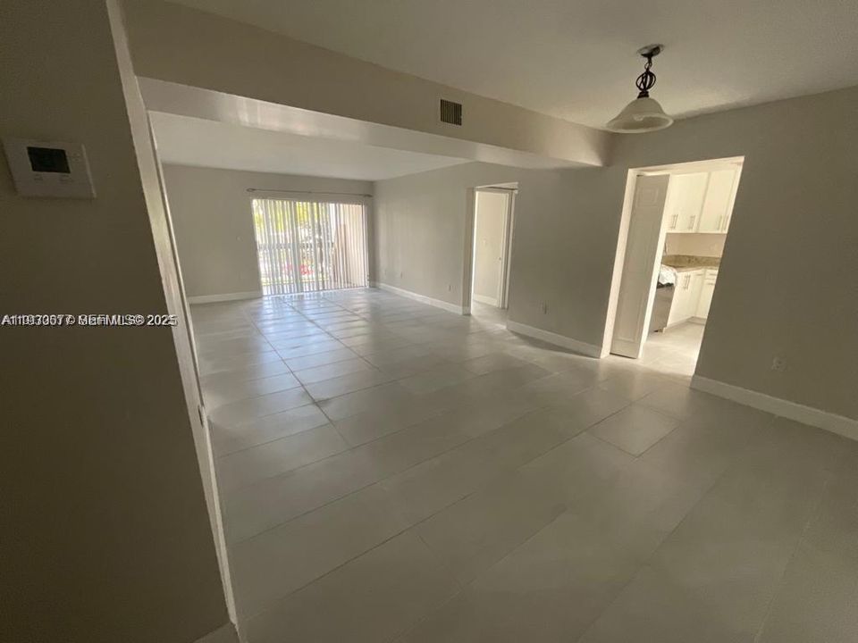 For Rent: $2,200 (2 beds, 2 baths, 1057 Square Feet)