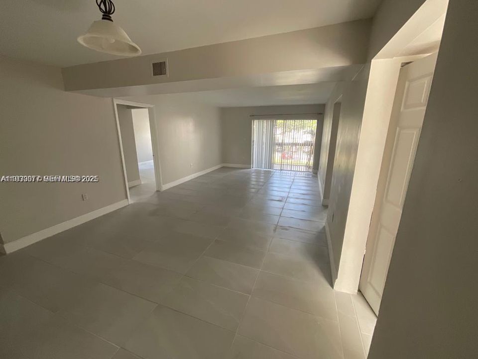 For Rent: $2,200 (2 beds, 2 baths, 1057 Square Feet)