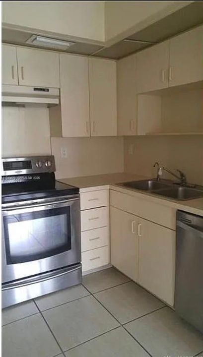 For Sale: $250,000 (2 beds, 2 baths, 1200 Square Feet)