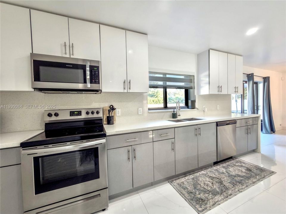 For Sale: $750,000 (3 beds, 3 baths, 1620 Square Feet)