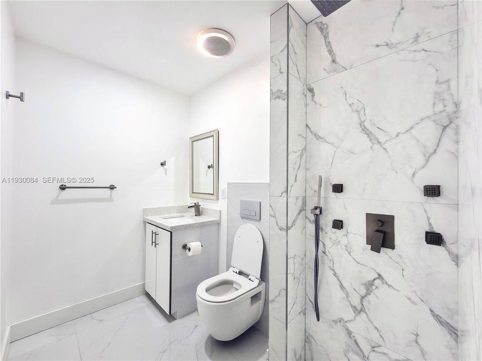 For Sale: $750,000 (3 beds, 3 baths, 1620 Square Feet)