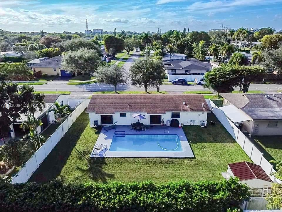 For Sale: $750,000 (3 beds, 3 baths, 1620 Square Feet)