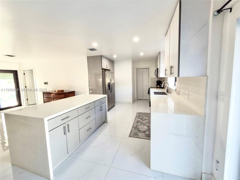 For Sale: $750,000 (3 beds, 3 baths, 1620 Square Feet)