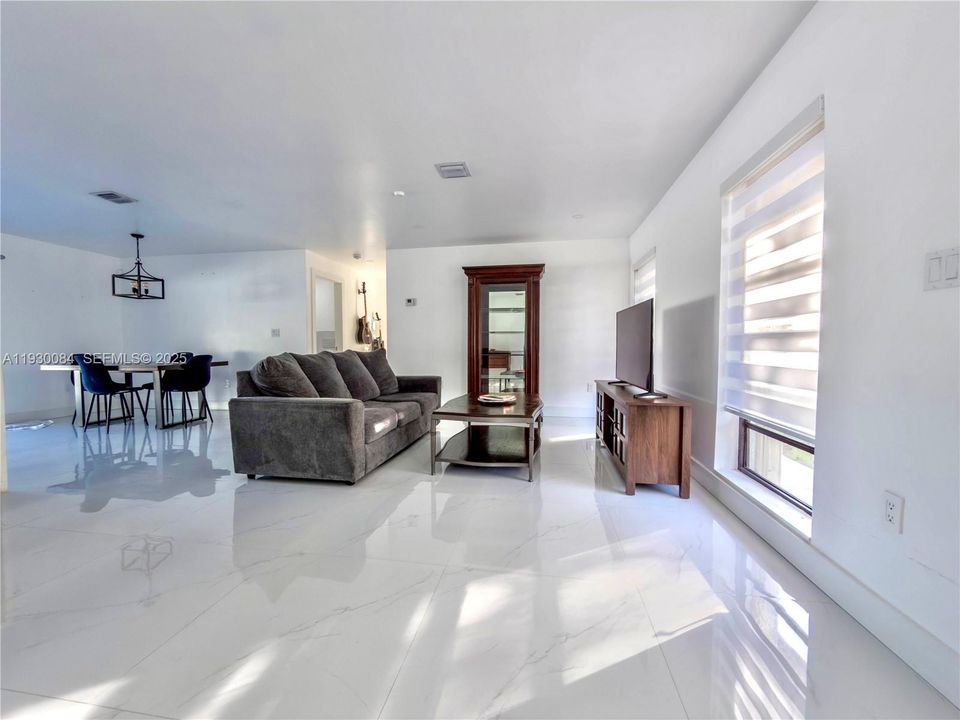 For Sale: $750,000 (3 beds, 3 baths, 1620 Square Feet)