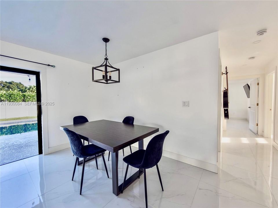 For Sale: $750,000 (3 beds, 3 baths, 1620 Square Feet)