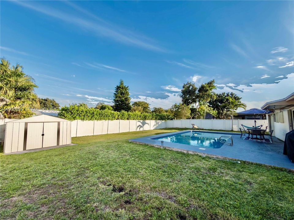 For Sale: $750,000 (3 beds, 3 baths, 1620 Square Feet)