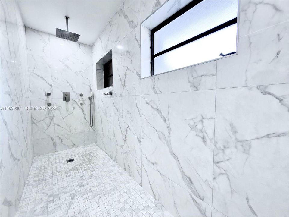 For Sale: $750,000 (3 beds, 3 baths, 1620 Square Feet)