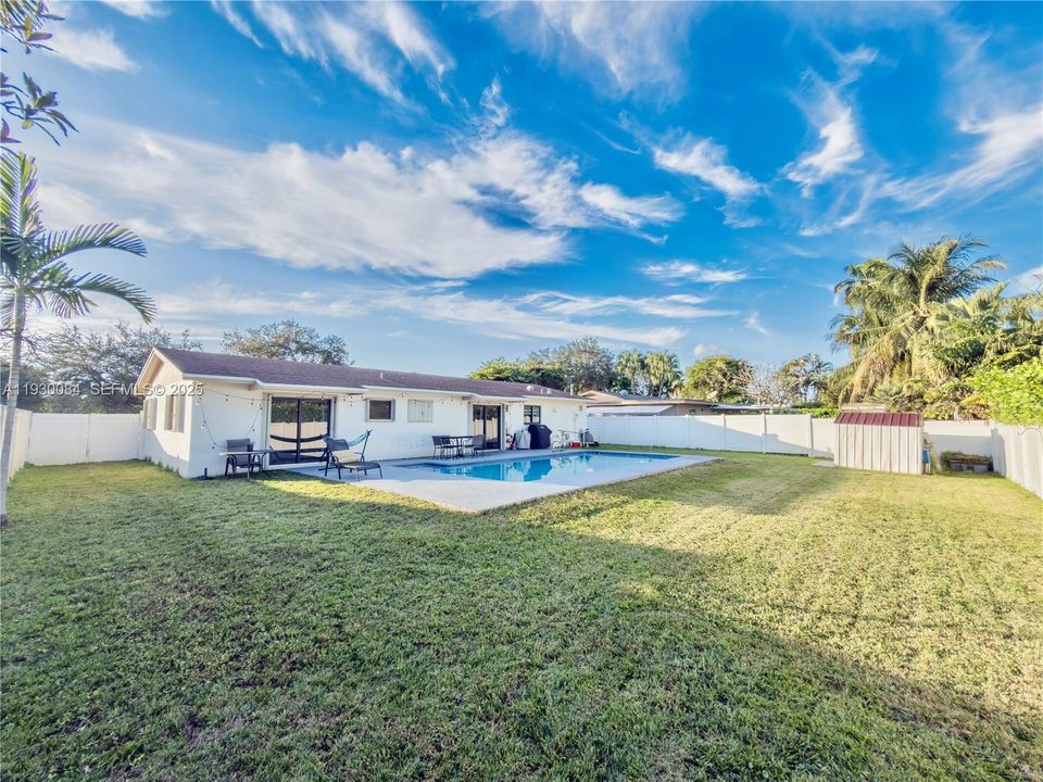 For Sale: $750,000 (3 beds, 3 baths, 1620 Square Feet)