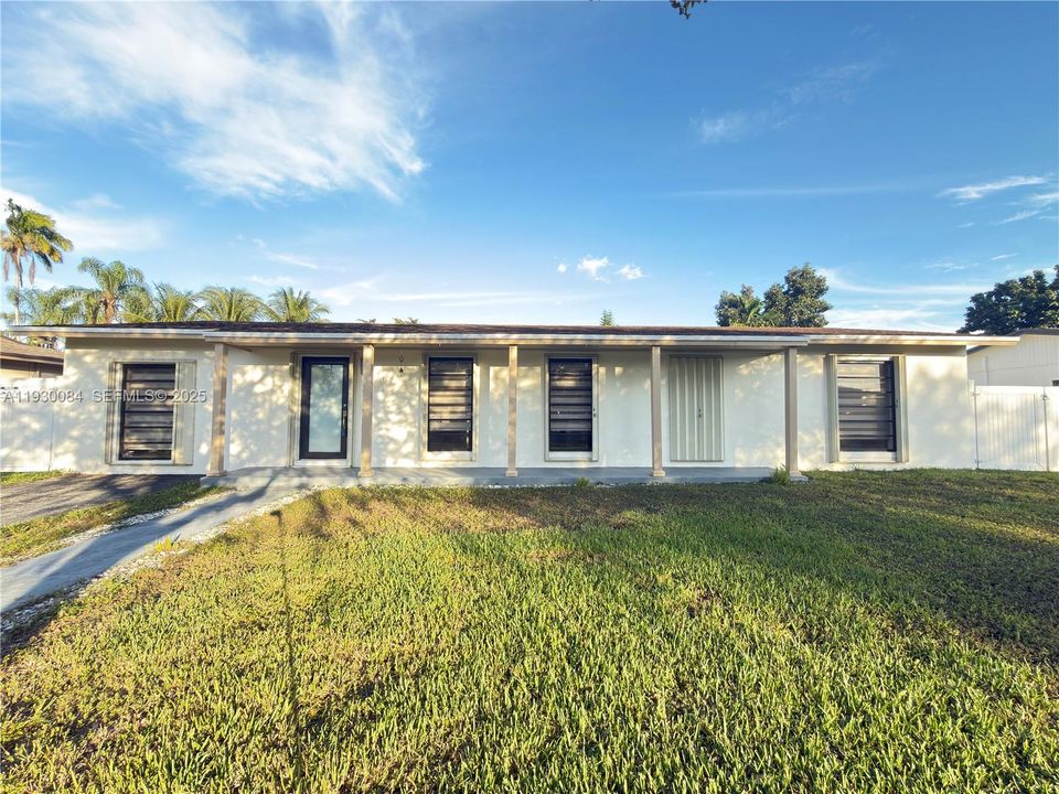 For Sale: $750,000 (3 beds, 3 baths, 1620 Square Feet)