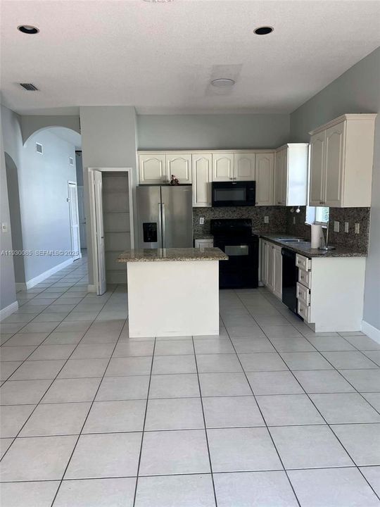 For Sale: $725,000 (3 beds, 2 baths, 1608 Square Feet)