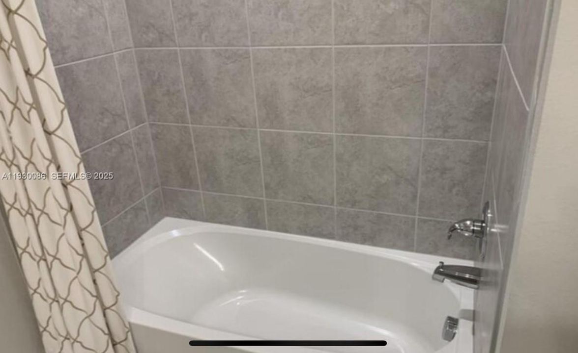 For Rent: $2,500 (3 beds, 2 baths, 2069 Square Feet)