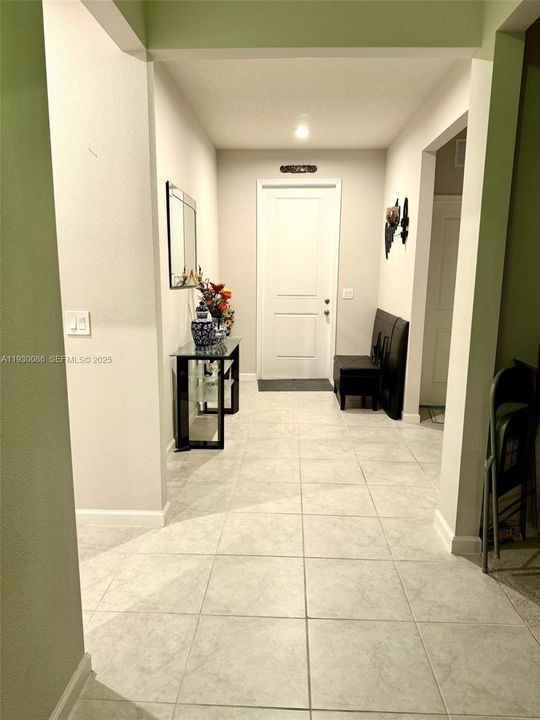 For Rent: $2,500 (3 beds, 2 baths, 2069 Square Feet)