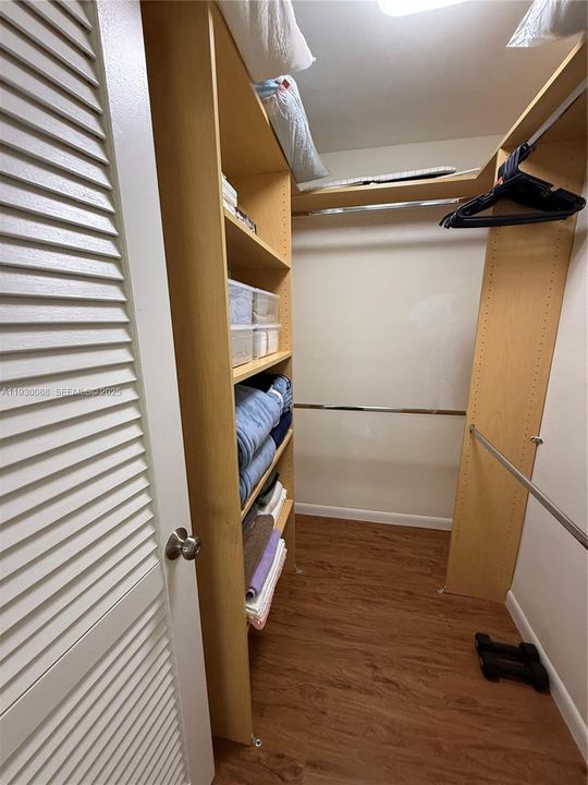 For Sale: $130,000 (1 beds, 1 baths, 640 Square Feet)