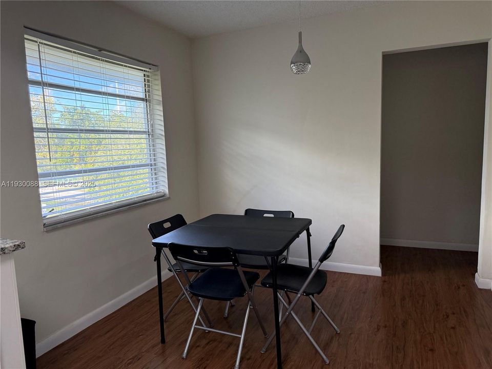 For Sale: $130,000 (1 beds, 1 baths, 640 Square Feet)