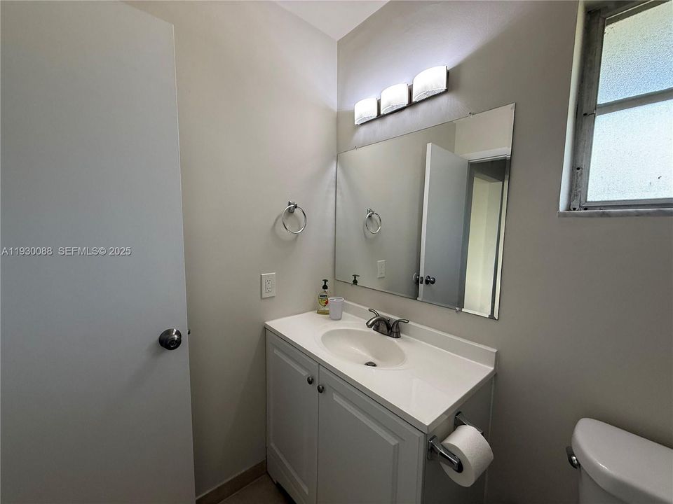 For Sale: $130,000 (1 beds, 1 baths, 640 Square Feet)