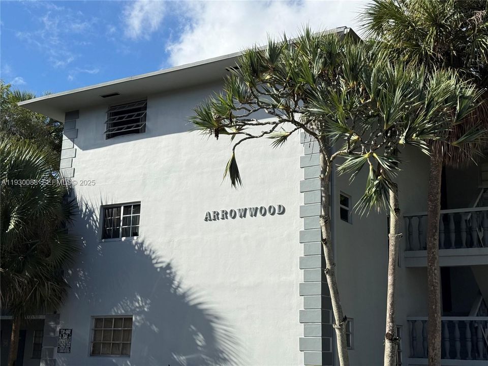 For Sale: $130,000 (1 beds, 1 baths, 640 Square Feet)