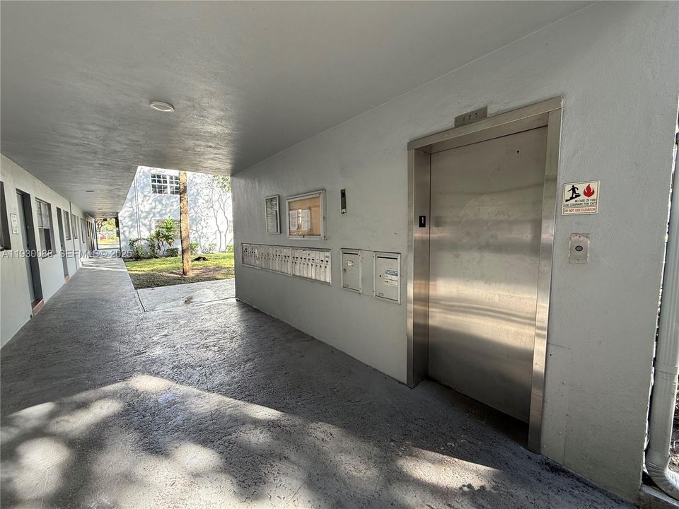 For Sale: $130,000 (1 beds, 1 baths, 640 Square Feet)