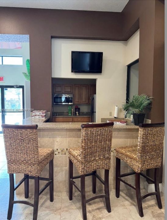 В аренду: $2,400 (2 спален, 2 ванн, 979 Квадратных фут)