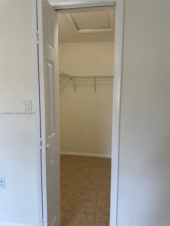 В аренду: $2,400 (2 спален, 2 ванн, 979 Квадратных фут)