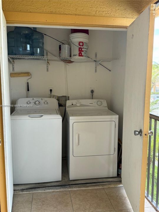 В аренду: $2,400 (2 спален, 2 ванн, 979 Квадратных фут)