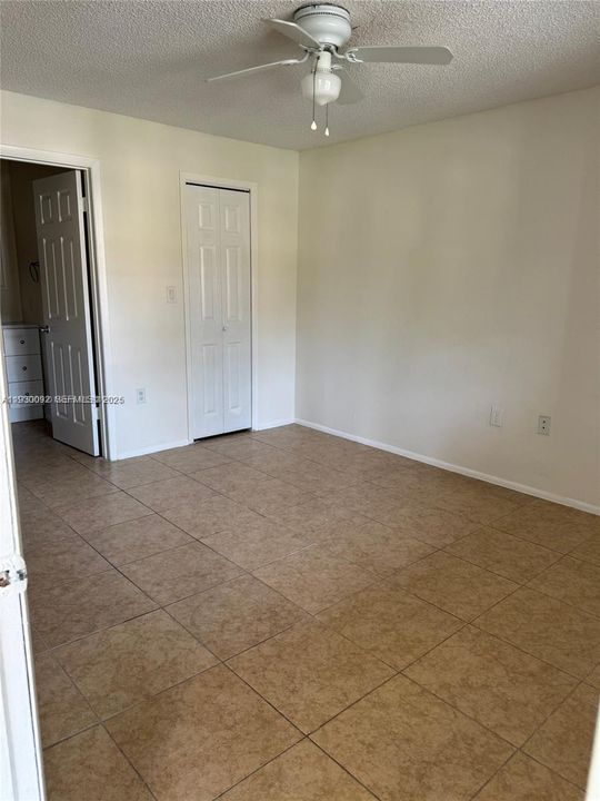 В аренду: $2,400 (2 спален, 2 ванн, 979 Квадратных фут)