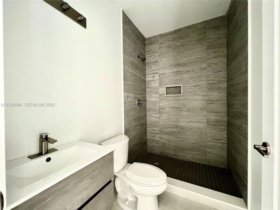 For Rent: $4,300 (4 beds, 2 baths, 1698 Square Feet)