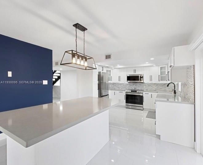 En Renta: $4,700 (4 camas, 3 baños, 2080 Pies cuadrados)