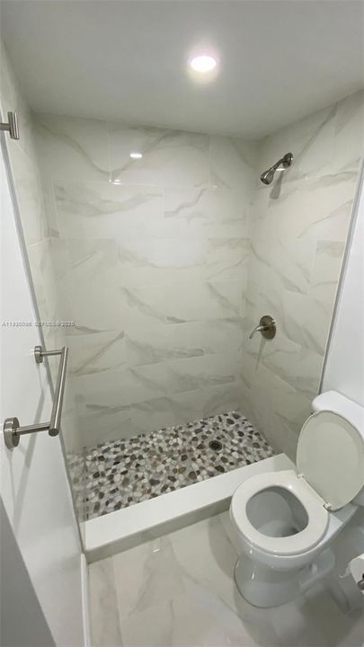 En Venta: $225,000 (2 camas, 2 baños, 921 Pies cuadrados)