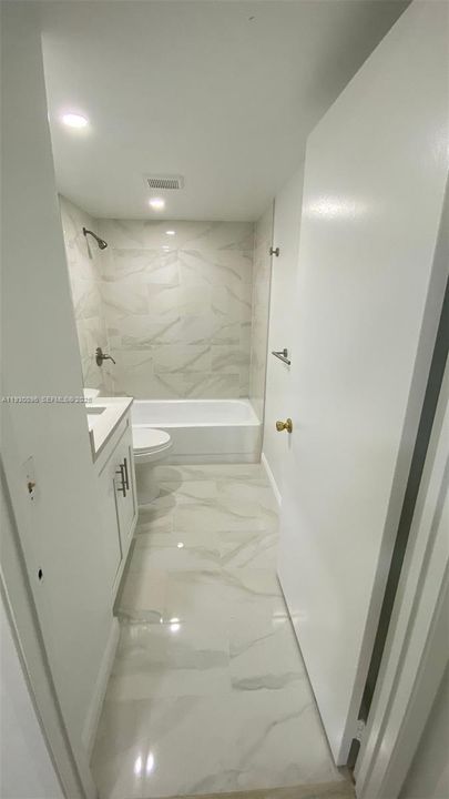 En Venta: $225,000 (2 camas, 2 baños, 921 Pies cuadrados)