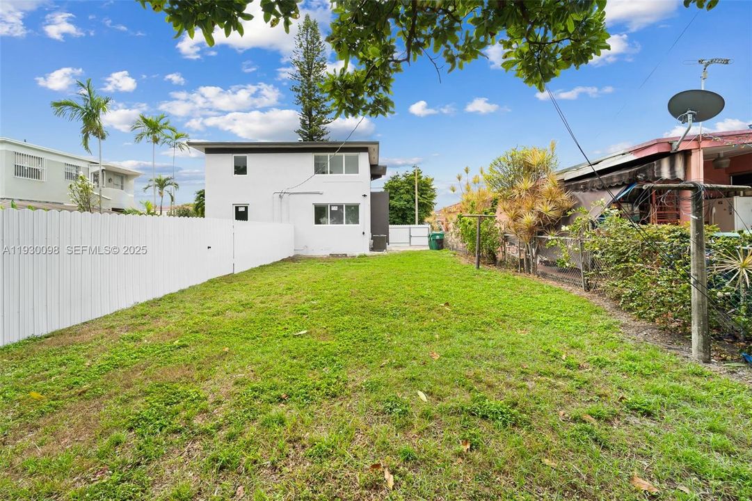 For Rent: $2,950 (3 beds, 1 baths, 1744 Square Feet)