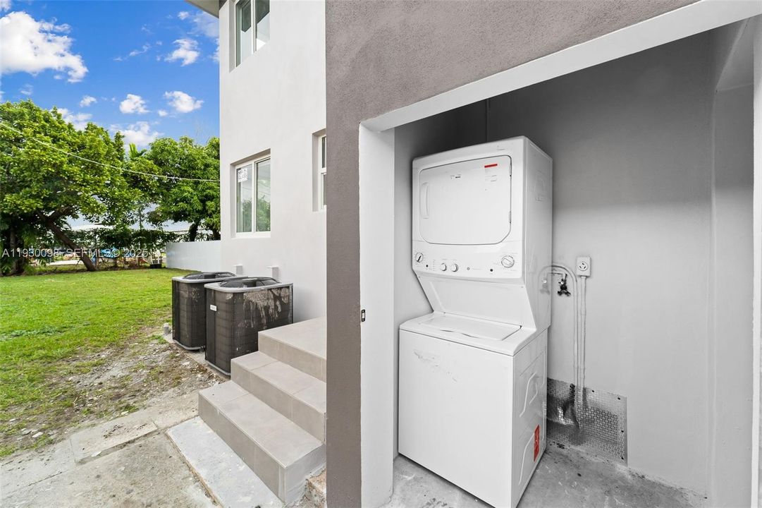 For Rent: $2,950 (3 beds, 1 baths, 1744 Square Feet)