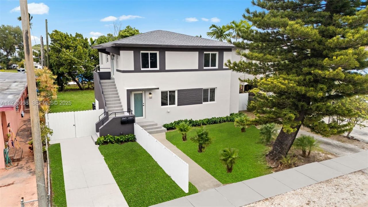 For Rent: $2,950 (3 beds, 1 baths, 1744 Square Feet)