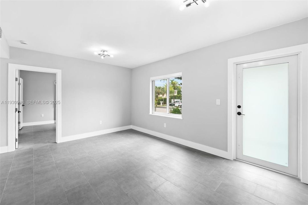 For Rent: $2,950 (3 beds, 1 baths, 1744 Square Feet)