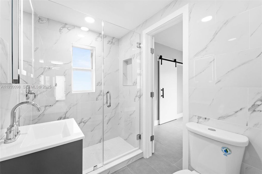 For Rent: $2,950 (3 beds, 1 baths, 1744 Square Feet)