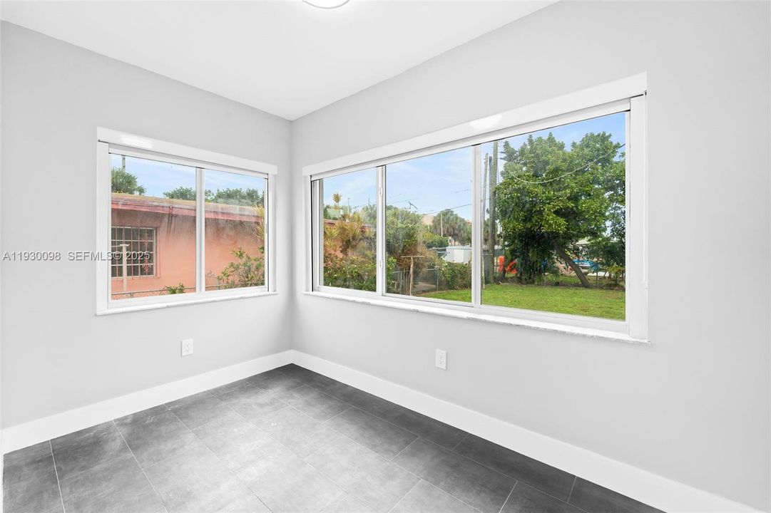 For Rent: $2,950 (3 beds, 1 baths, 1744 Square Feet)