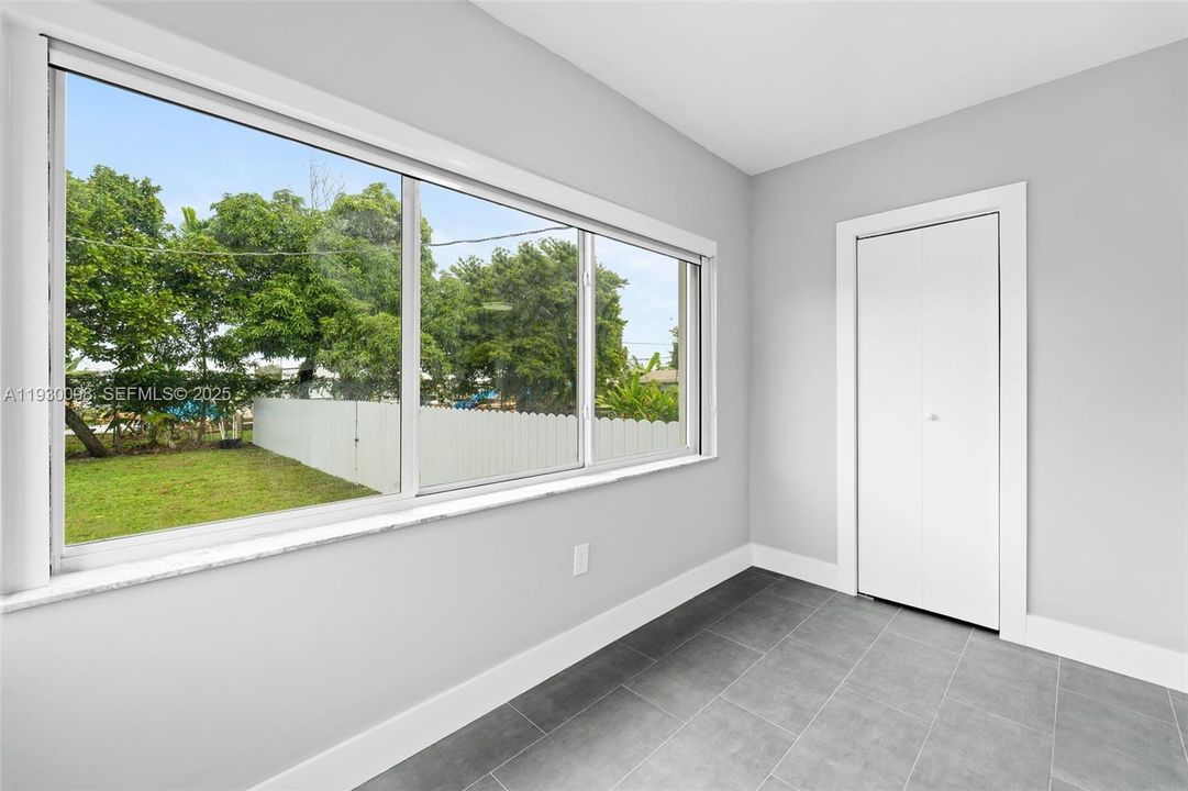 For Rent: $2,950 (3 beds, 1 baths, 1744 Square Feet)