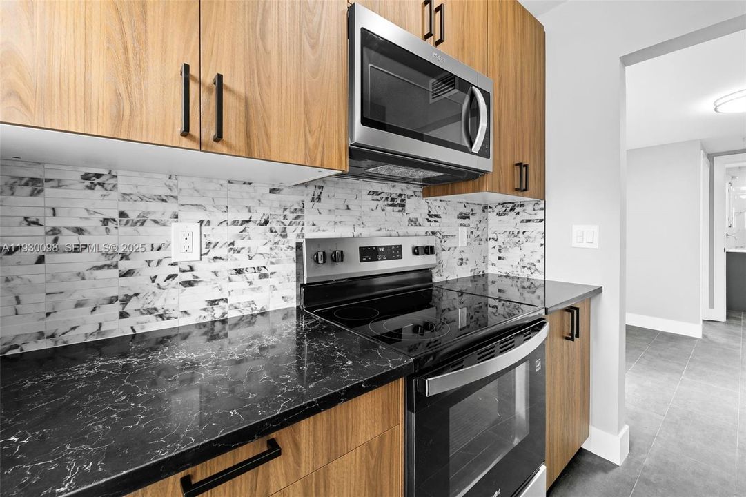 For Rent: $2,950 (3 beds, 1 baths, 1744 Square Feet)