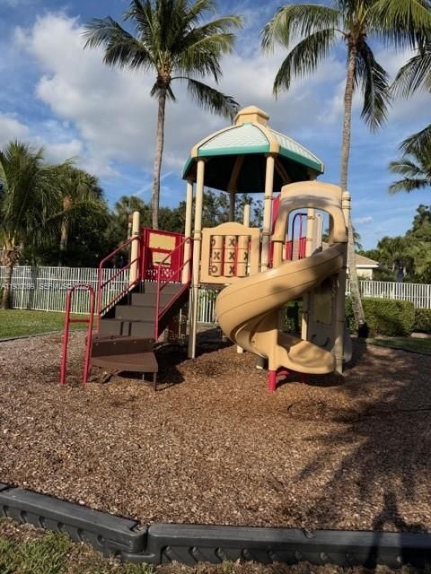 出租: $2,100 (2 贝兹, 2 浴室, 1104 平方英尺)