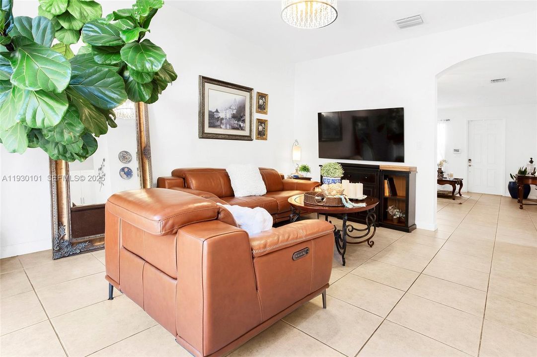 For Rent: $3,500 (4 beds, 2 baths, 1758 Square Feet)