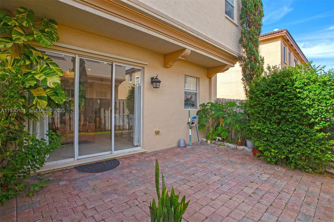 For Rent: $3,500 (4 beds, 2 baths, 1758 Square Feet)