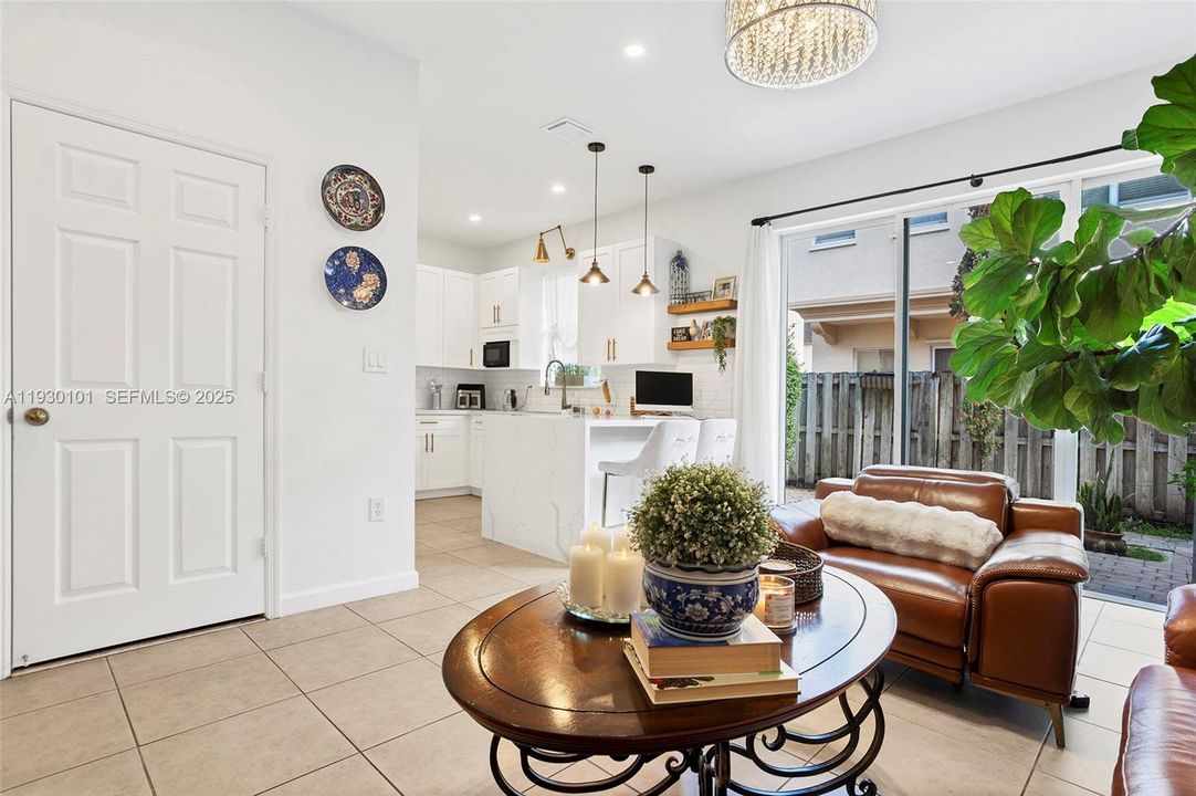 For Rent: $3,500 (4 beds, 2 baths, 1758 Square Feet)