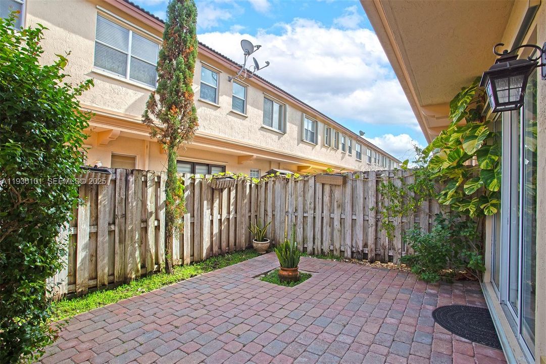 For Rent: $3,500 (4 beds, 2 baths, 1758 Square Feet)